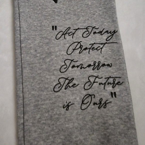 First Row Streetwear Flying Heart Graphic Gray Sweatpant Joggers - Picture 15 of 16